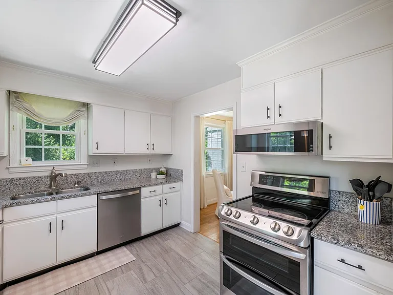 727 Woodmere Dr — Photo 8
