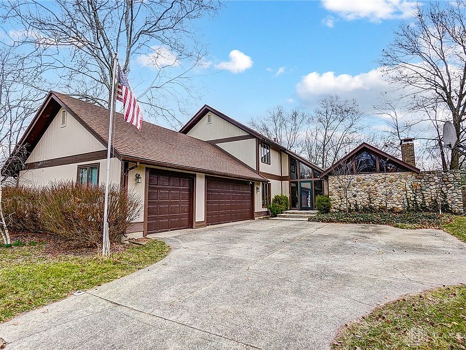 1st image of 1102 Hidden Oaks Dr
