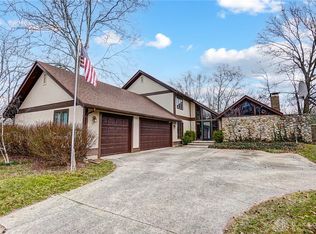 1102 Hidden Oaks Dr, Dayton, OH 45459