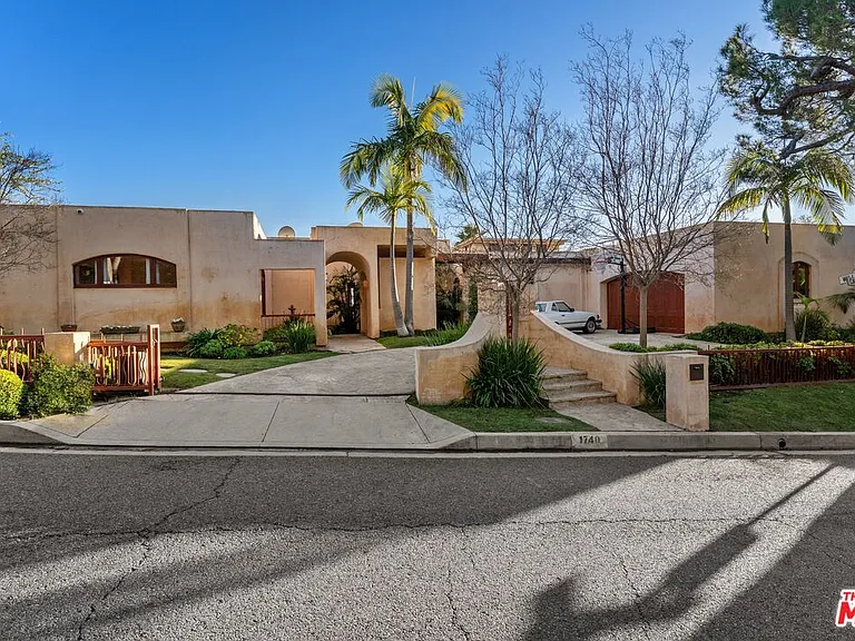 1740 Carla Rdg — Photo 2