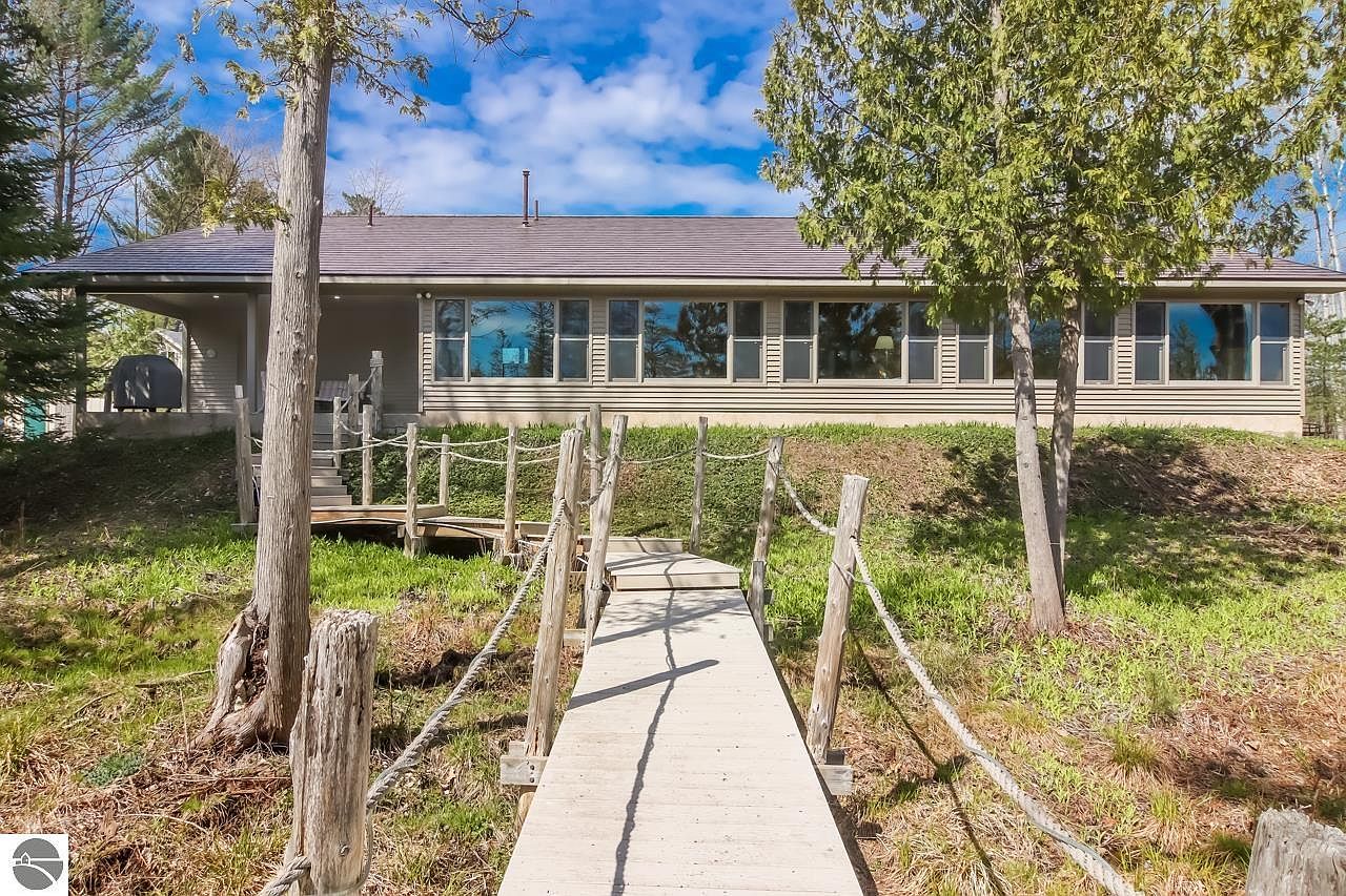 219 S Genessee St, Bellaire, MI 49615 Zillow