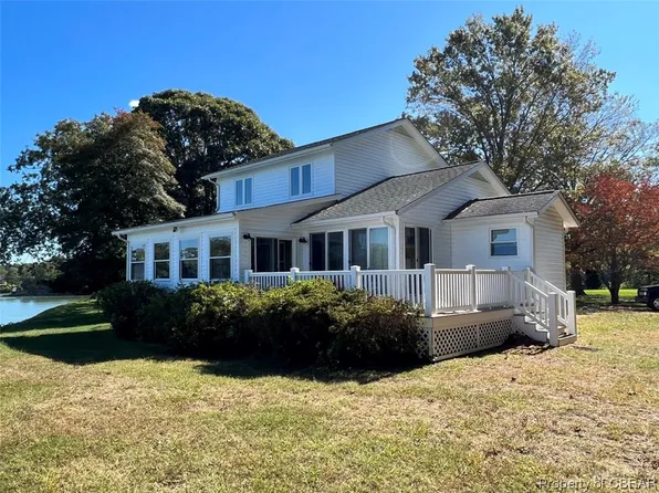 790 Long Point Ln, Topping, VA 23169