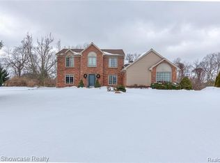 1817 Deer View Ct, Howell, MI 48843
