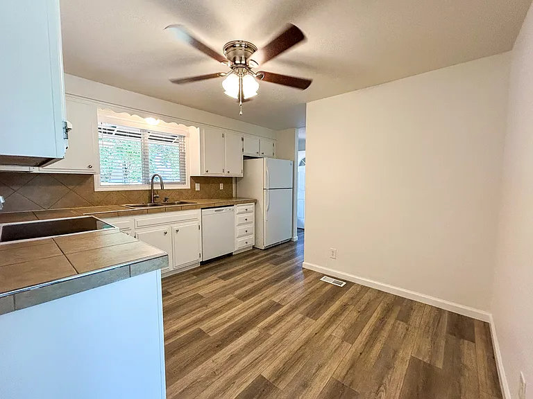 1488 Warbler Dr SE — Photo 8