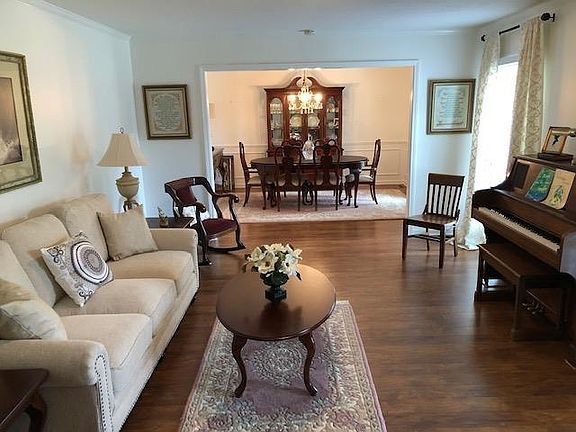 5th image of 321 Edenwood Dr