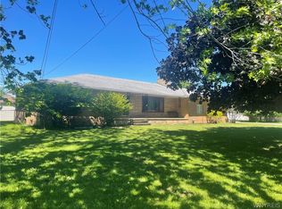 82 Cloyes Ave, Depew, NY 14043