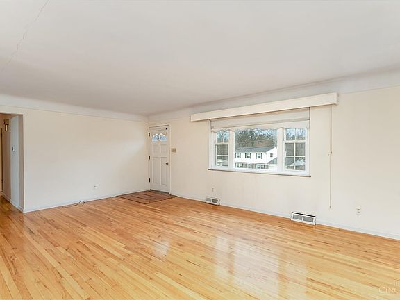 5th image of 414 Hillbrook Dr