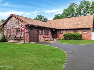 836 Walnut Ave, Bohemia, NY 11716