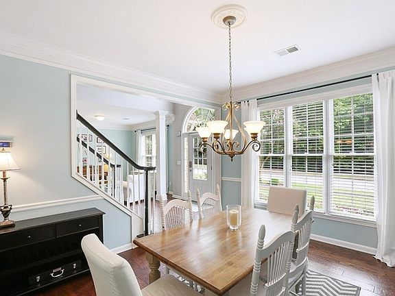 3rd image of 211 Park Creek Dr