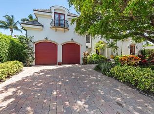 646 Parkview Ln, Naples, FL 34103