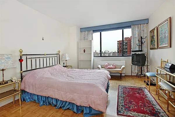 Sold by Douglas Elliman | media 15