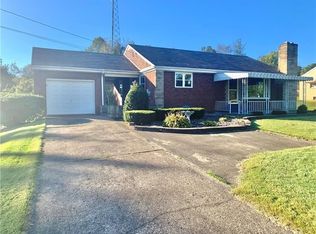 907 Highpoint Dr, Coal Center, PA 15423