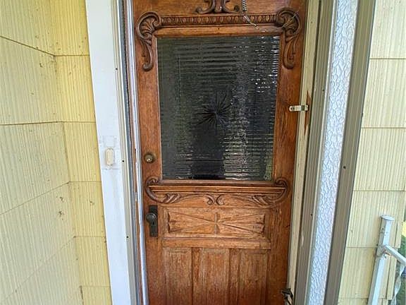 4th image of 910 Columbia Ave