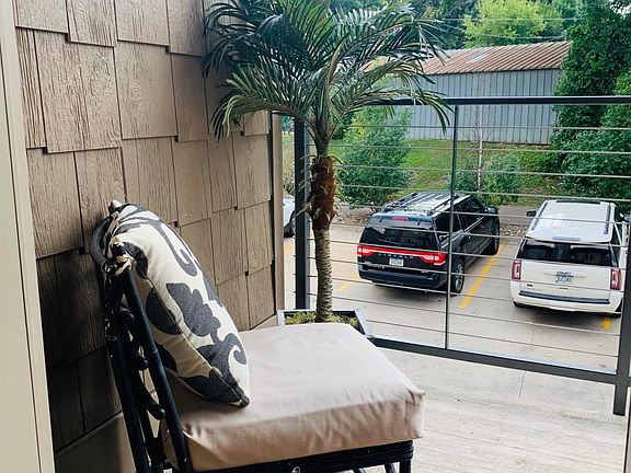 5th image of 1112 Gordon Dr