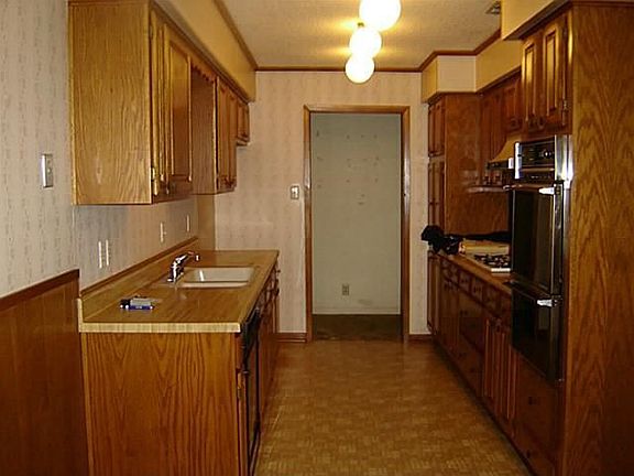 4th image of 169 N 38th St