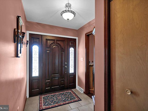 4th image of 239 W Greenway St