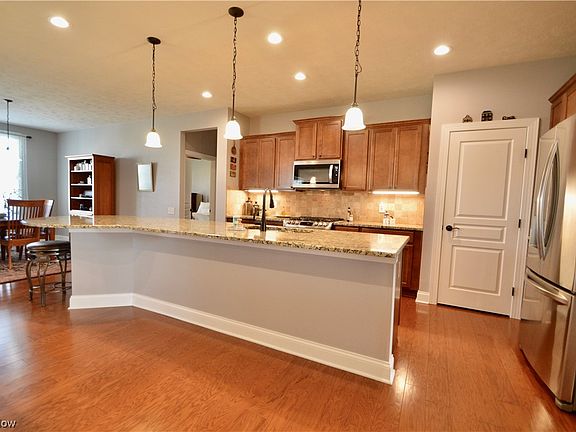 3rd image of 9264 Montgomery Dr