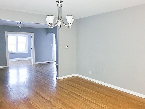 3rd image of 1023 N Court St