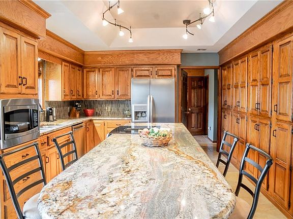 5th image of 11 Winstone Ln