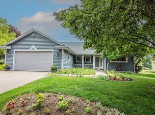 214 S Cottrell DRIVE, Saukville, WI 53080