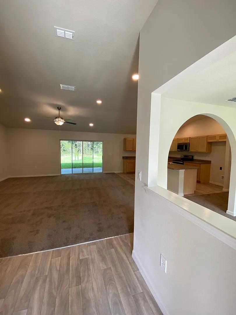 Great New Rent On 4/2! Desirable Sw Ocala Neighborhood 4/2/2 *Won't Last* — Photo 4