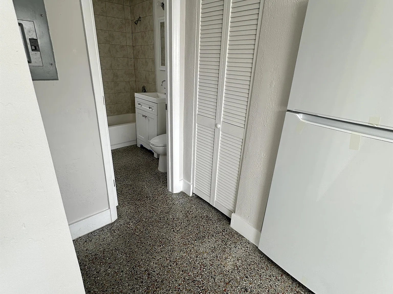 211-215 Sw 18th Ave - Falcap 4. Llc - 215 - 2 — Photo 4