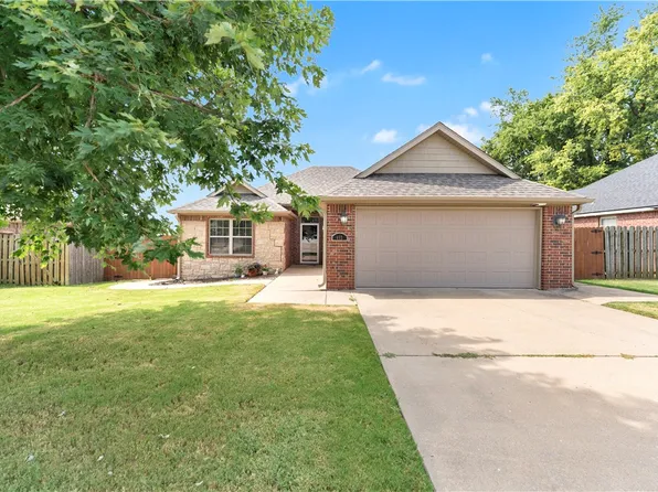 402 W Worchester, Siloam Springs, AR 72761