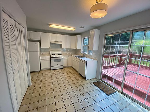 5th image of 4830 N Bridges Dr