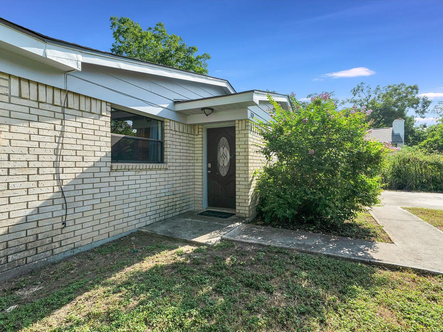 3 bed, 2.0 bath, 1325 sqft, $1,550 — Photo 3