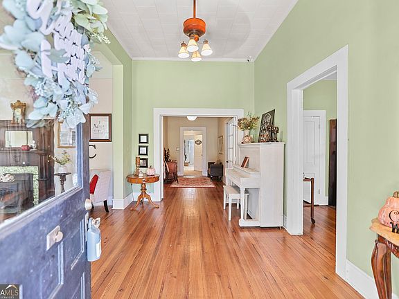 5th image of 215 Johnson St