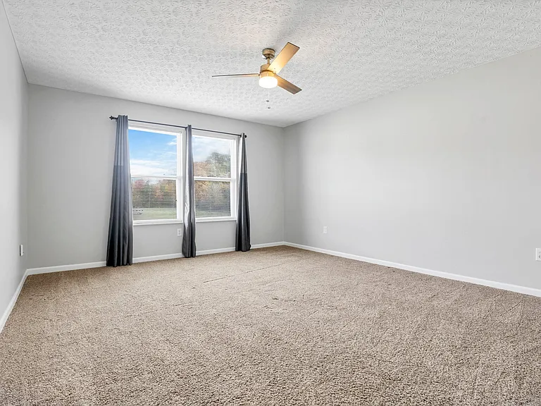 920 Sara Ct #920 — Photo 42