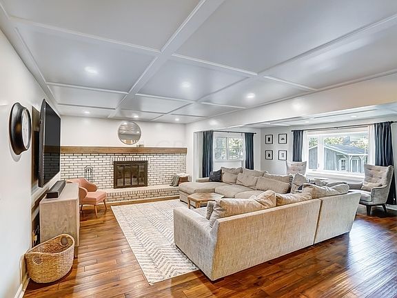 3rd image of 6962 Village Woods Pl