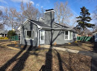 615 Polo Dr, Wheaton, IL 60187