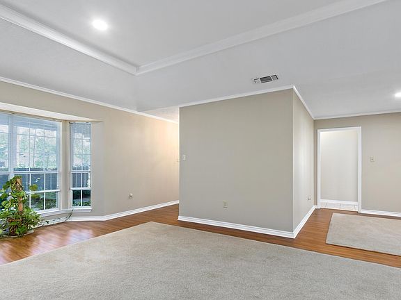 5th image of 431 Pinemont Dr