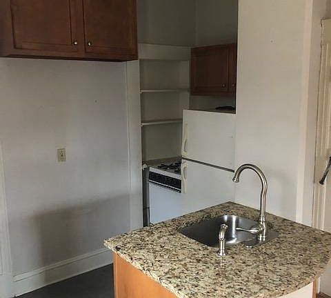 5th image of 21 Cuyler Ave #2F