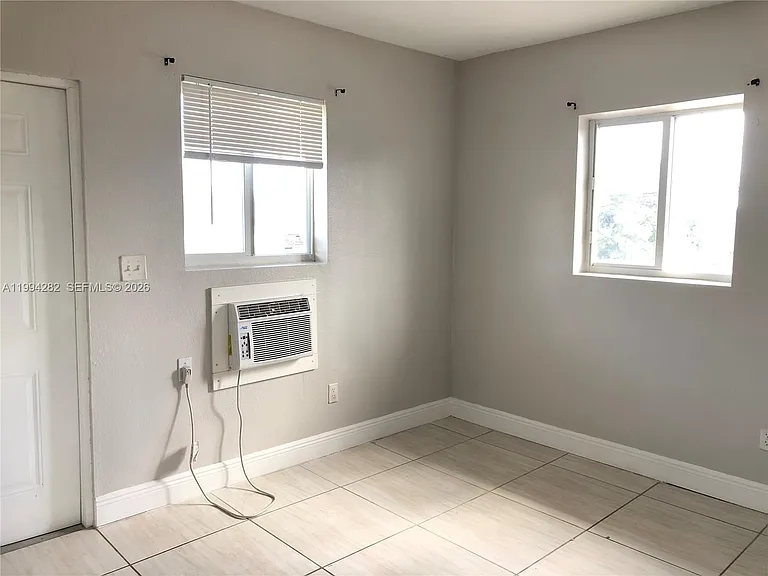 1940 Washington Ave #11 — Photo 7