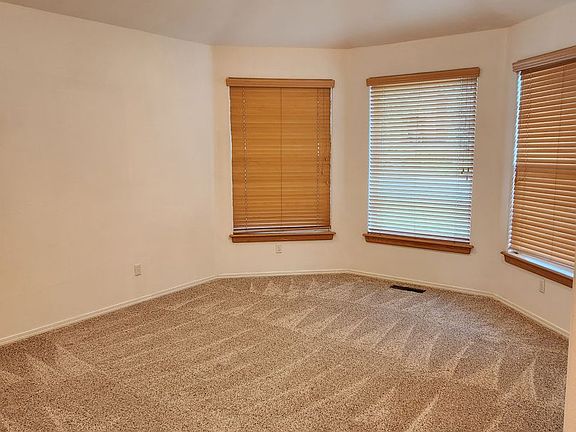 5th image of 2100 N Timberline Rd