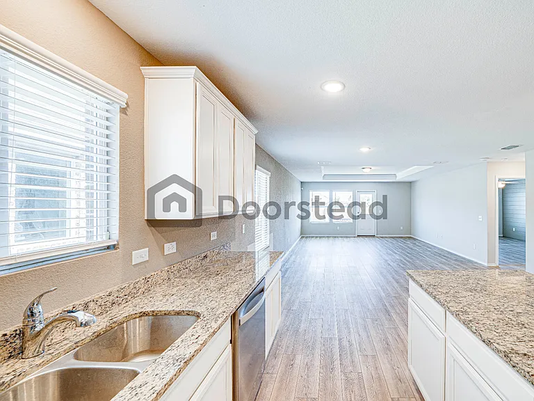 3008 Lakewood Ln — Photo 5
