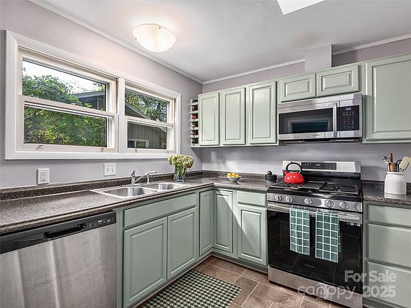 5th image of 74 Brucemont Cir