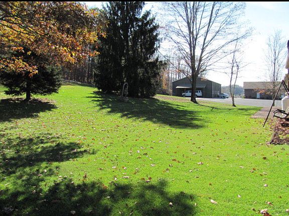 3rd image of 16457 Pilgrim Ln