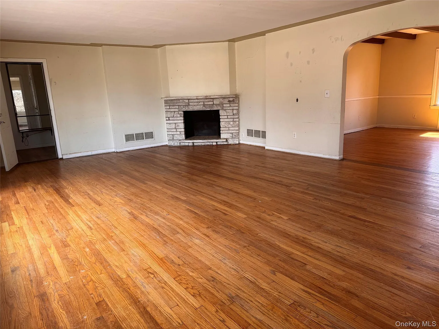 5 bed, 3.5 bath, 3615 sqft, $4,300 — Photo 4