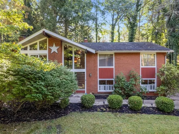 1052 Woodhill Dr, Gibsonia, PA 15044