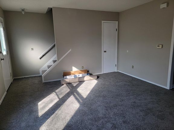 5th image of 732 Mentor Ave #1