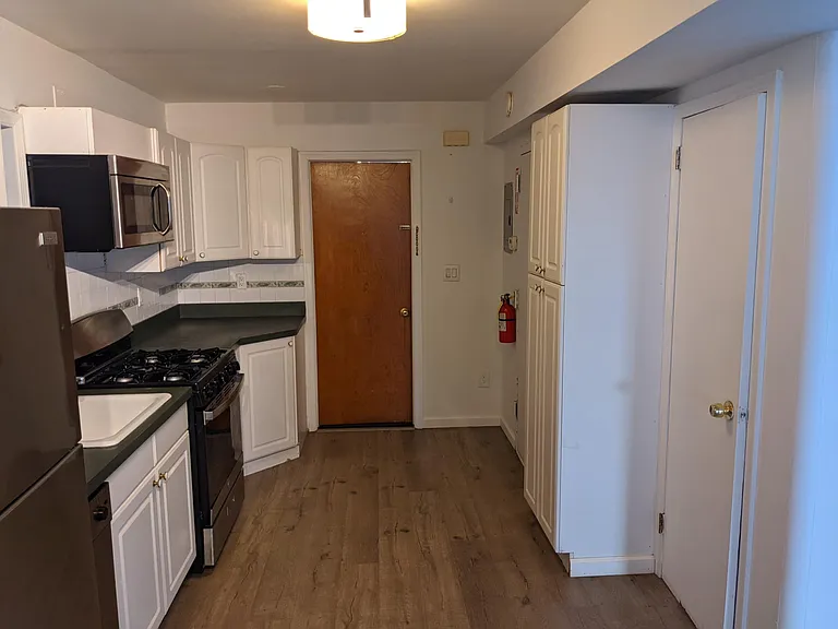 75 Webster Ave #1 — Photo 36