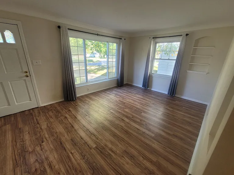 6987 Greenleaf Ave — Photo 3