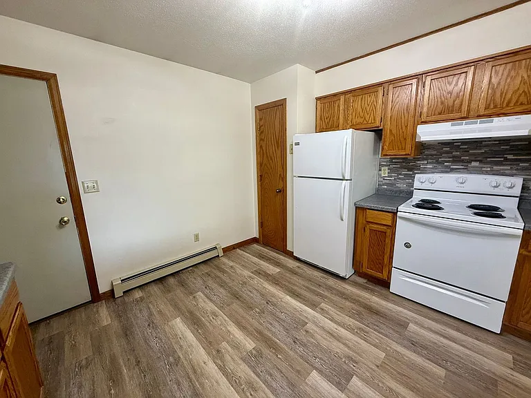 1216 N Point Dr — Photo 3