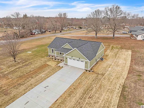 3rd image of 41 Applewood Rd