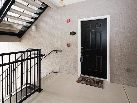 4th image of 230 Presidents Cup Way Unit 206