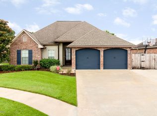 104 Meadow Lake Dr, Youngsville, LA 70592