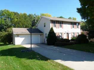 2180 Spring Creek Cir, Green Bay, WI 54311